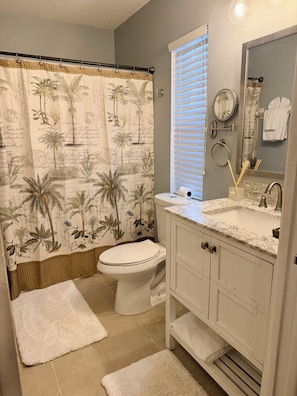 Bathroom - Family-Friendly Largo Retreat Near Beaches  Sleeps 7 (Largo)