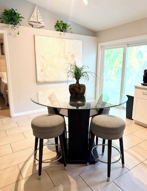Dining - Family-Friendly Largo Retreat Near Beaches  Sleeps 7 (Largo)