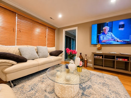 Lombard Luxury 4BR & 1BH close to Mall & Freeway