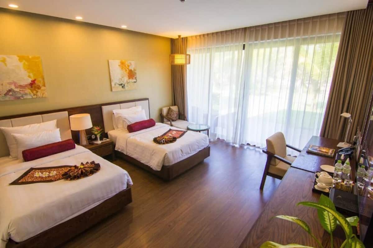 Suite, balcón, vistas al jardín | Caja fuerte, sistema de insonorización, wifi gratis