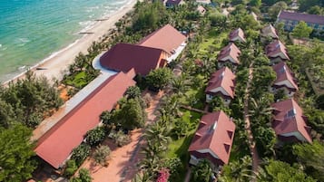 Habitación triple Deluxe, vista al jardín | Exterior