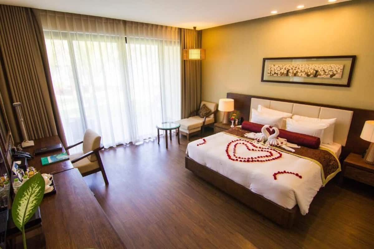 Suite, balcón, vistas al jardín | Caja fuerte, sistema de insonorización, wifi gratis