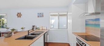 Sunny Bayside Escape in Lota