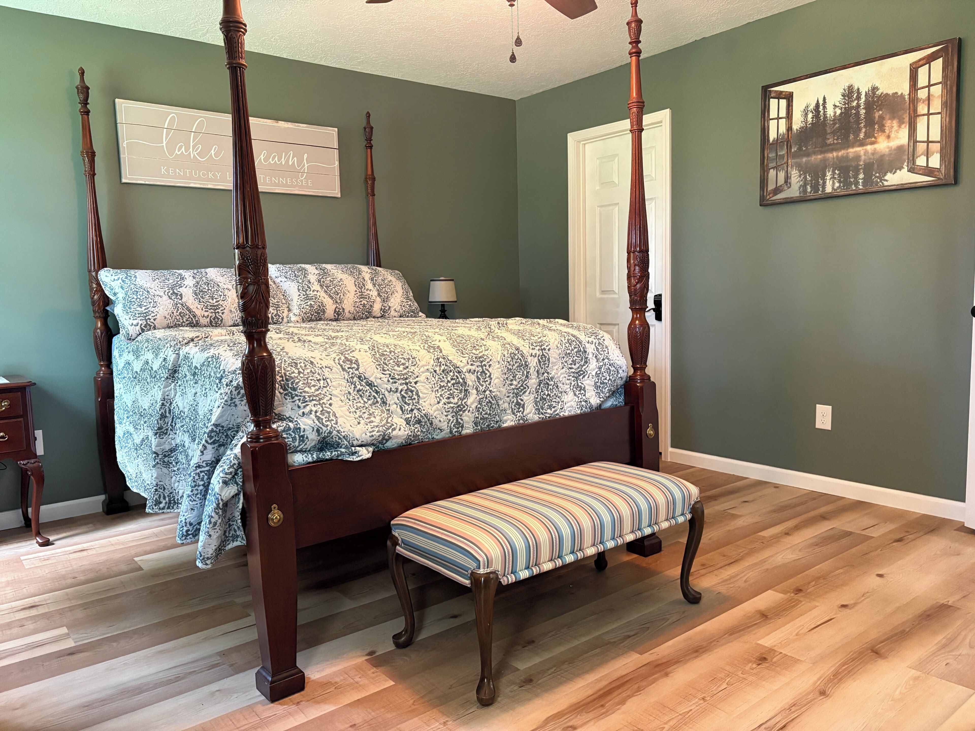 2 bedrooms, travel cot, free WiFi, bed sheets
