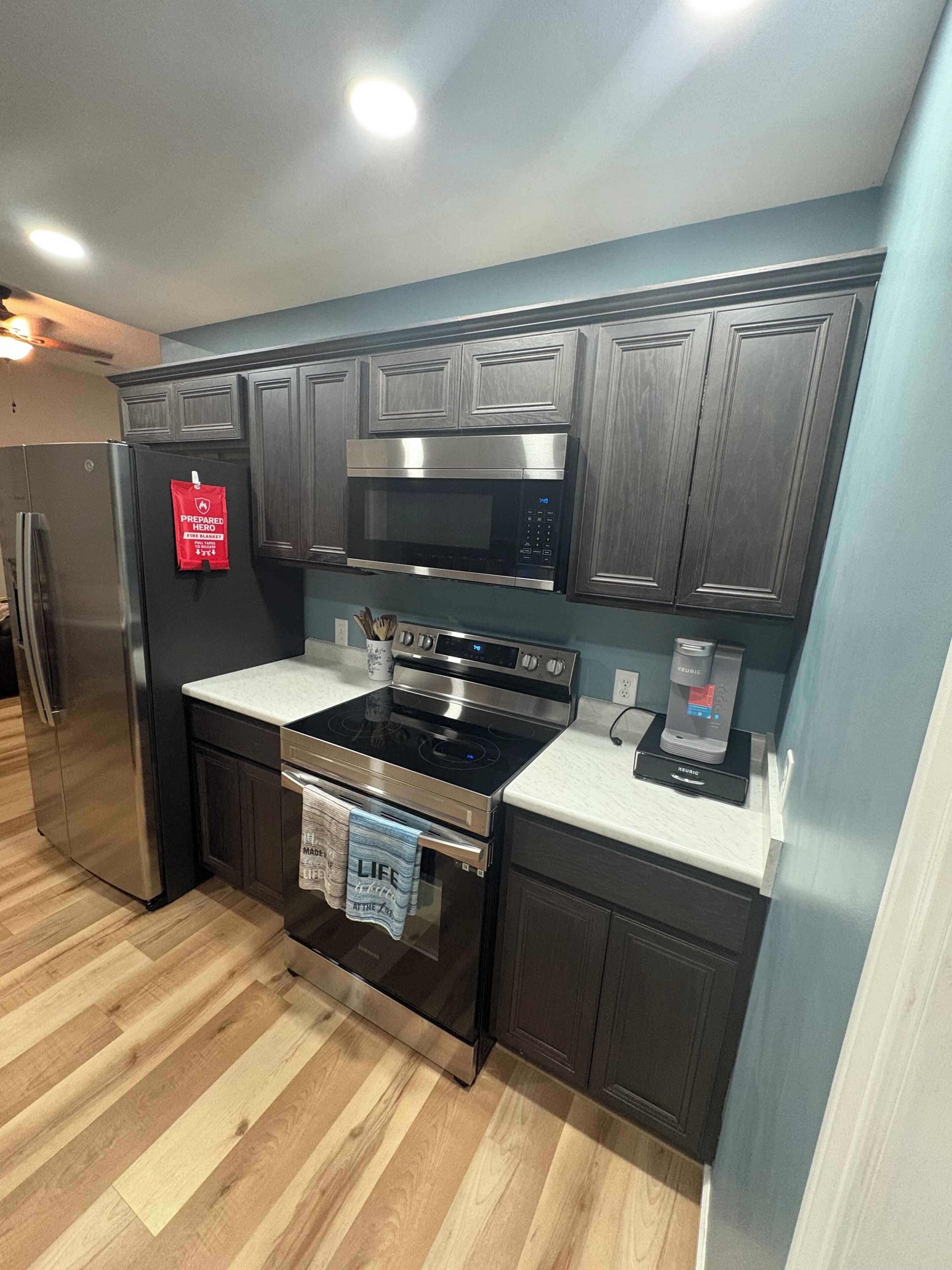 Coffee/tea maker, fridge, microwave, oven