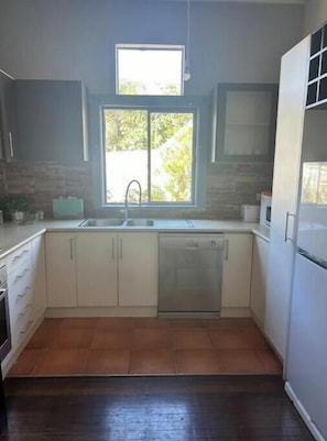 Private kitchen - Full house in the centre of town (Gleniffer)