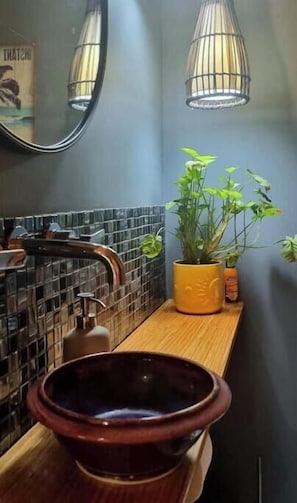 Bathroom - Funky Cabin in the Rainforest (Gleniffer)