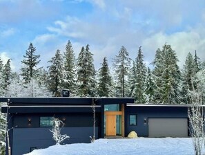 Unclassified image, 5 of 28, button - Luxury Riverside Retreat near Whistler (Whistler)