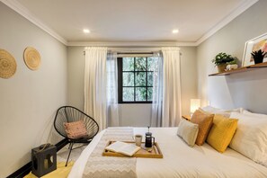 2 chambres, fer et planche à repasser, Wi-Fi, draps fournis