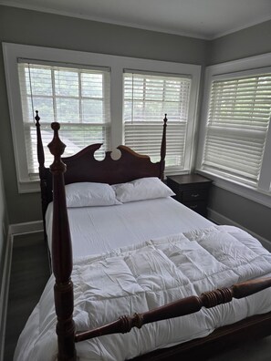 3 bedrooms, iron/ironing board, WiFi, bed sheets