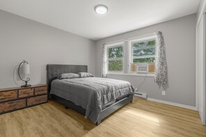 Room - Charming 3-bedroom for nurses, families and professionals (Aurora)