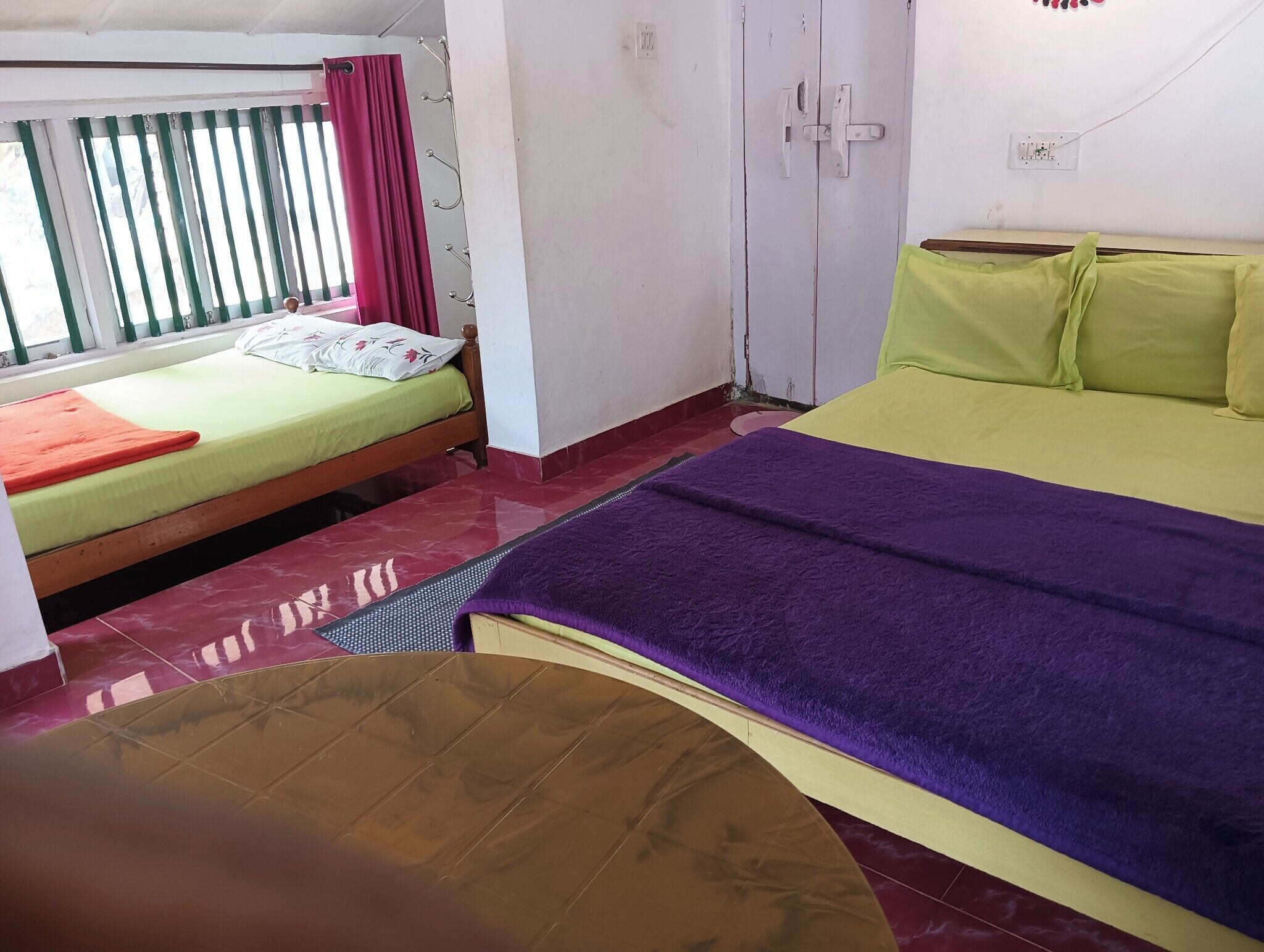 Iron/ironing board, WiFi (free), bed sheets
