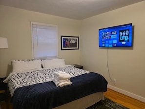 2 habitaciones, tabla de planchar con plancha, wifi y ropa de cama