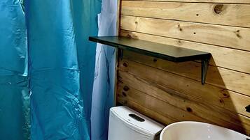 Toallas, jabón, papel de baño