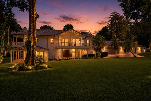 Glen Eden Manor | Luxury Hinterland Estate for Families, Friends & Retreats