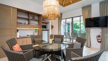 Villa, 3 Bedrooms, Private Pool, Pool View | Dining