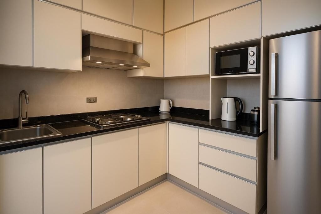 Chalet, balcón, vista al desierto | Cocina privada | Frigobar, microondas, parrilla de estufa y utensilios de cocina 