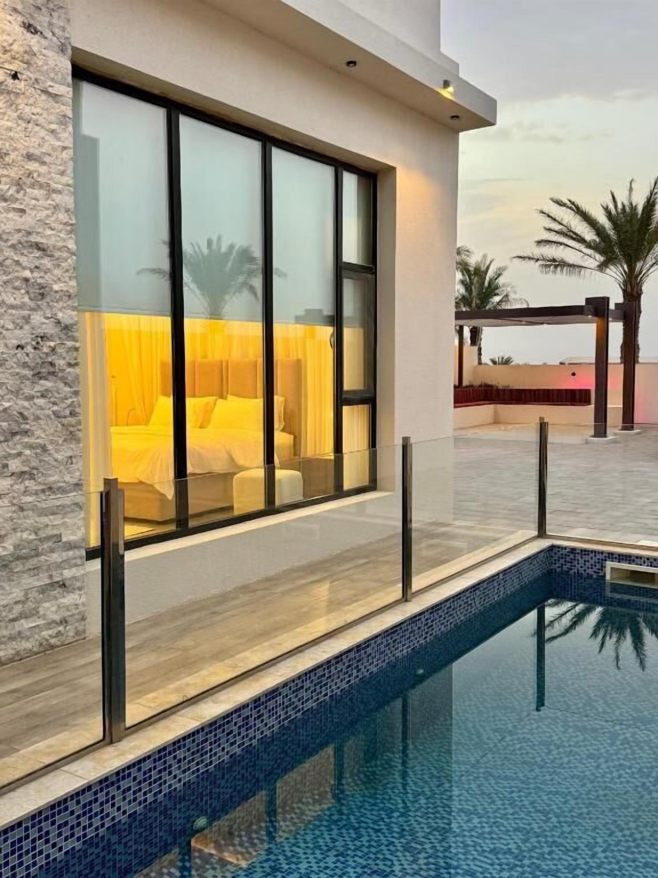 Chalet, balcón, vista al desierto | Alberca | Alberca techada 