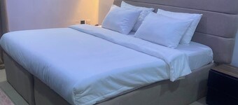 Royal vantage hotel and suites