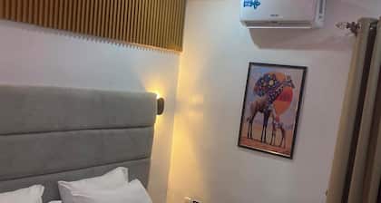 Royal vantage hotel and suites