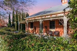 Exterior - Townhouse 106 | Walk to CBD, Near Esplanade (Wagga Wagga)