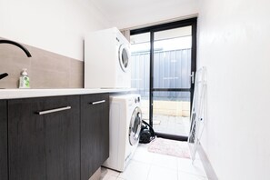 Interior - WestPort Dwyer Premium Stay (Gosnells)