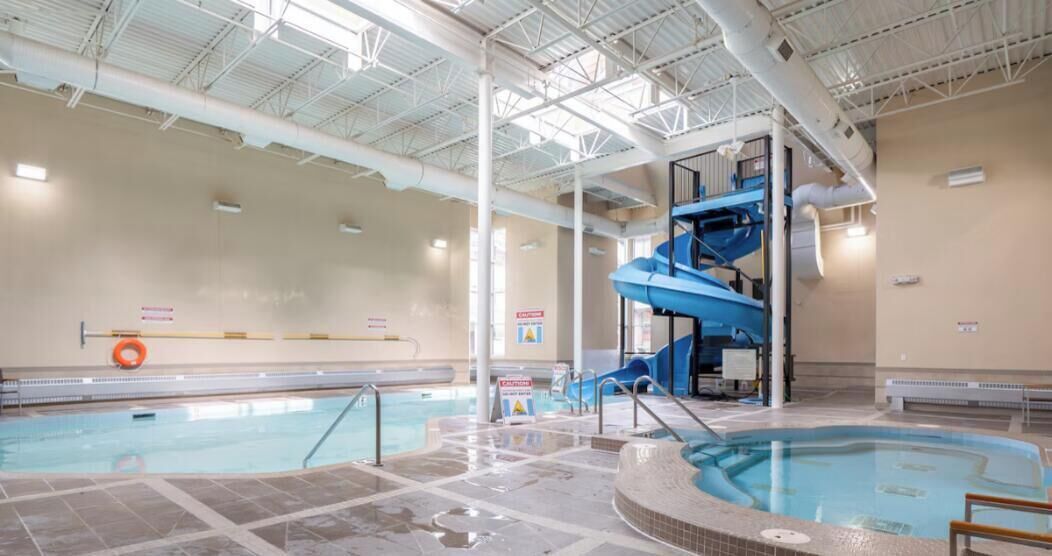 Piscina interna, piscina aquecida
