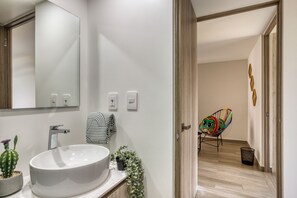 Bathroom - Reforma · Spacious Suite · A Pasos del Monumento (Ciudad de México)