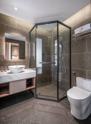 Basic Double Room, City View | Bathroom - Eli Living Apartment (Ngu Hanh Son)