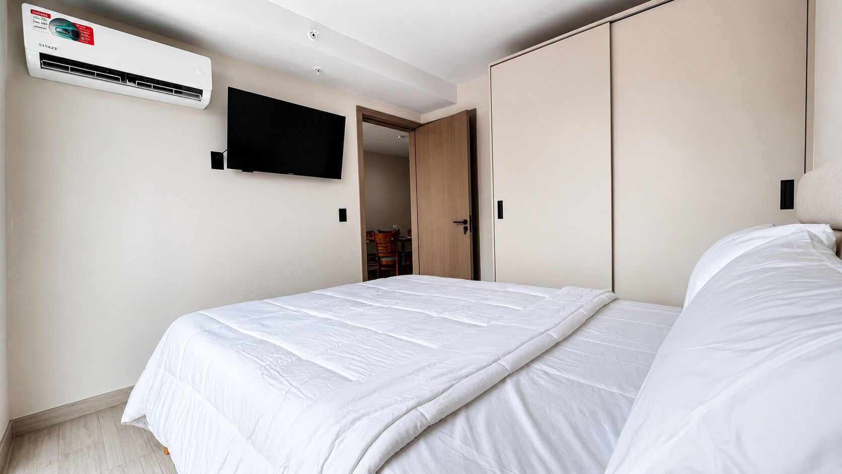 Apartamento luxo, sacada, vista para a cidade | Wi-Fi de cortesia