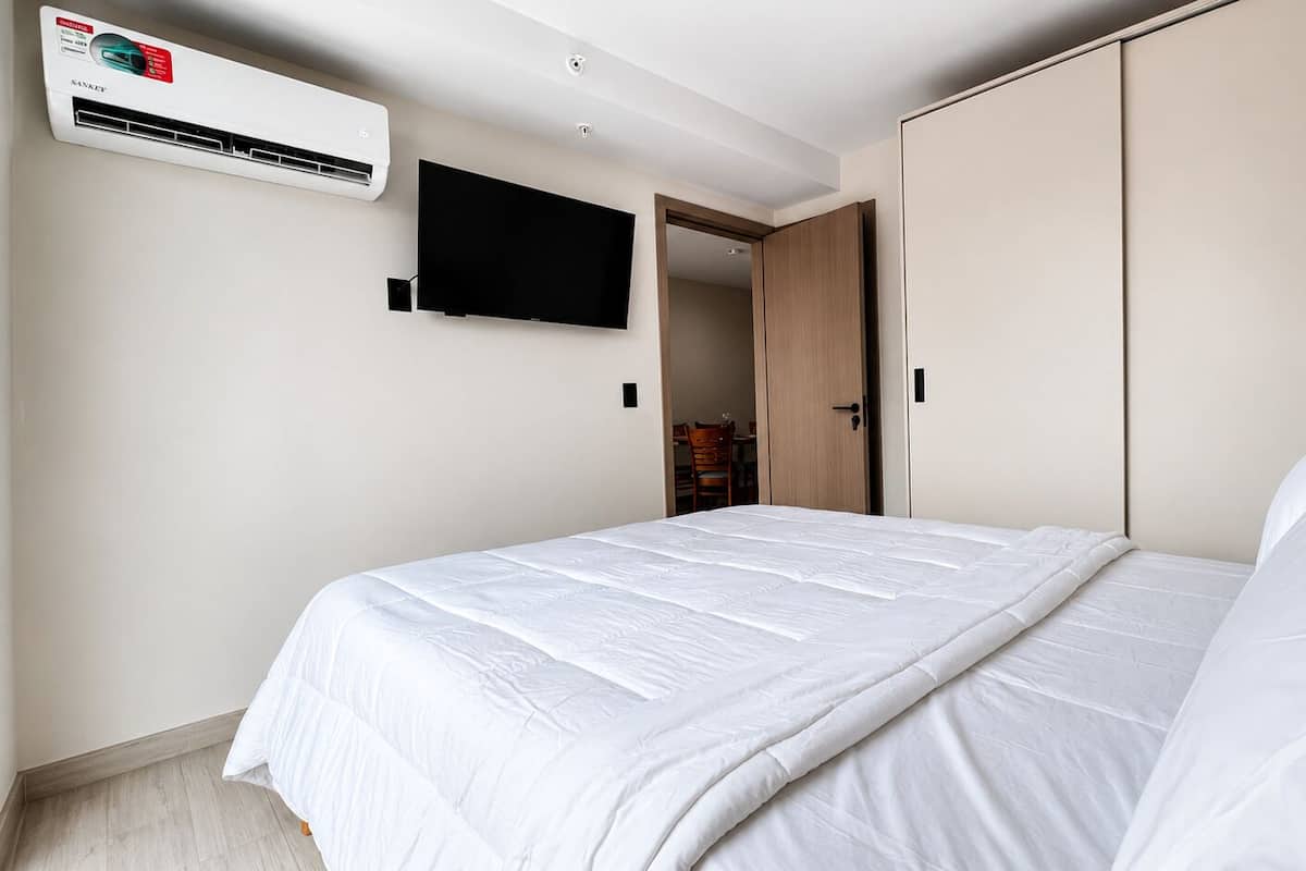 Apartemen Deluks, balkon, pemandangan kota | Tempat tidur bayi gratis, Wi-Fi gratis, dan seprai linen