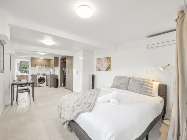 1 habitación, tabla de planchar con plancha, wifi y ropa de cama 