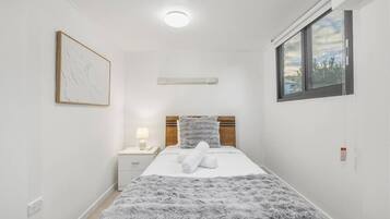 2 bedrooms, iron/ironing board, travel cot, WiFi