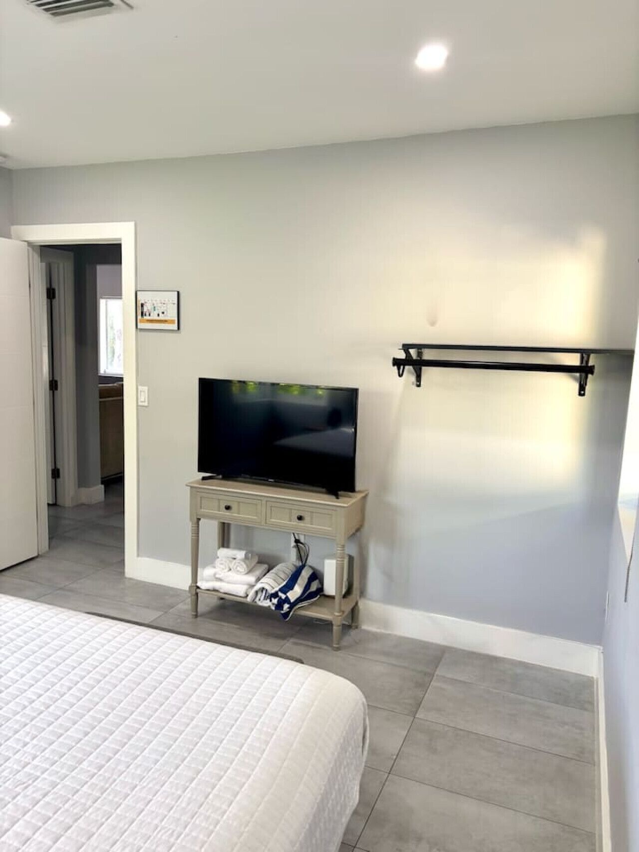 2 bedrooms, iron/ironing board, WiFi, bed sheets