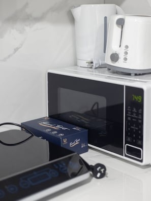 Microwave - Great Value|Renovated Studio|Prime Location|Aircon (Nathan)