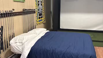 1 bedroom, travel cot, free WiFi, bed sheets