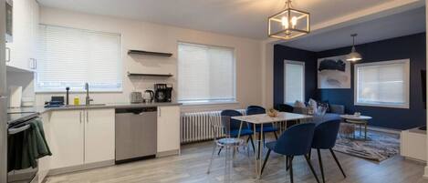 Coffee/tea maker, fridge, microwave, oven