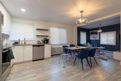 Executive 3BR with A/C - Monthly Stays in Quiet East Ottawa