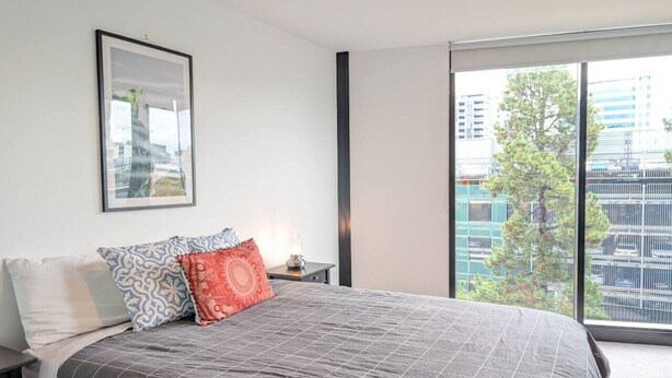 Room - `Heart of Canberra` ~ Inner City 1br apartment (Reid)