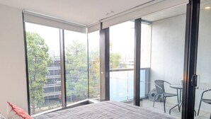 Room - `Heart of Canberra` ~ Inner City 1br apartment (Reid)