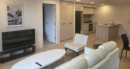 Classy 2b2b apartment / Northbourne Ave