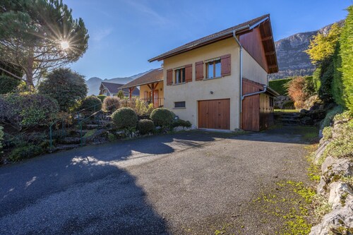 Beautiful Family Home with a Pool, Nestled Between the Lake and the Mountains