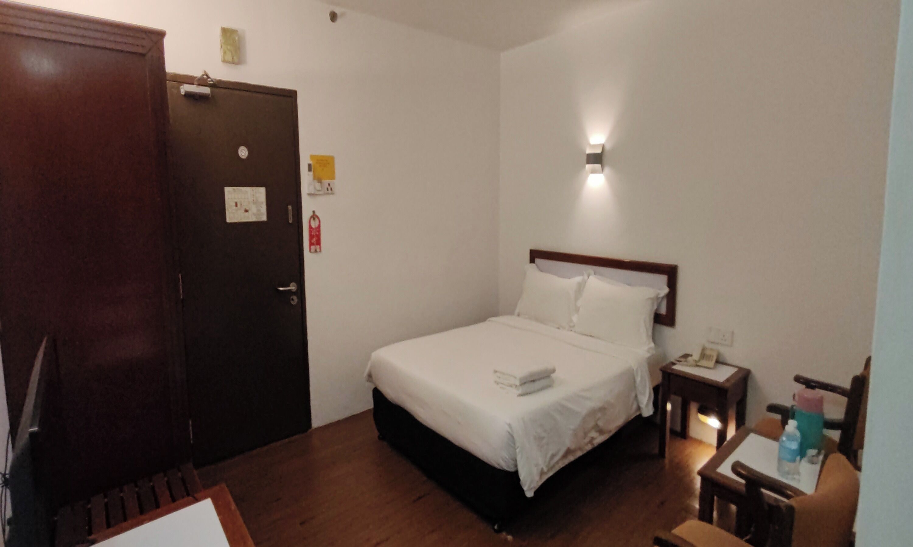 Bureau, rideaux occultants, Wi-Fi gratuit, draps fournis
