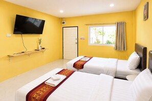 Standard Twin Room | Meja, Wi-fi percuma, cadar katil 