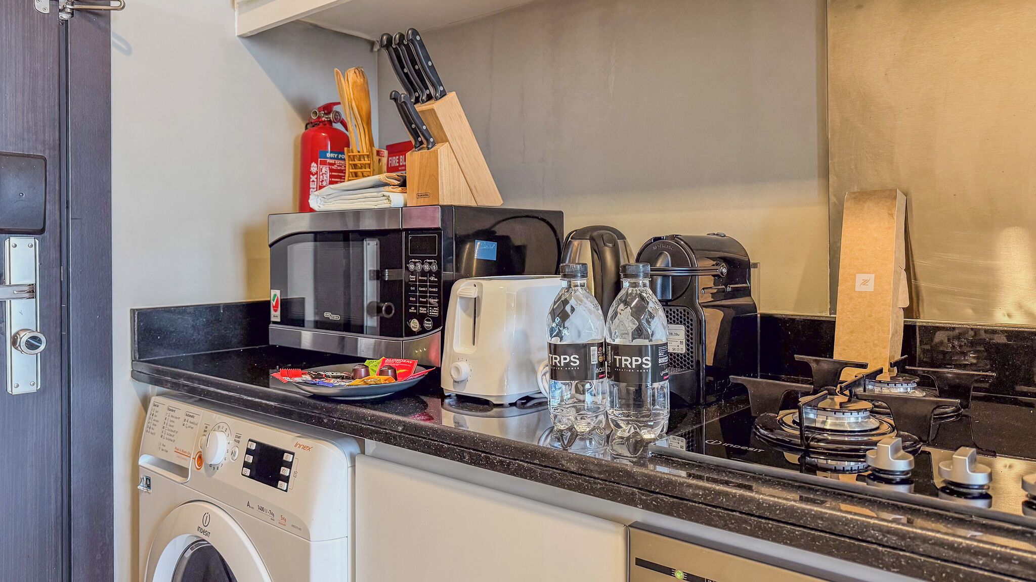 Deluxe Studio, Balcony, Desert View | Private kitchen | Coffee/tea maker