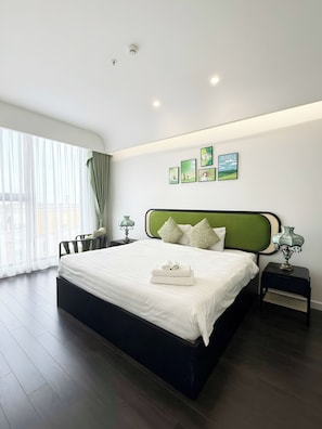 Premier Suite, City View | Pillowtop beds, blackout drapes, iron/ironing board, WiFi (free) - Seventeen Phu Quoc - View 360 Firework (An Thoi)