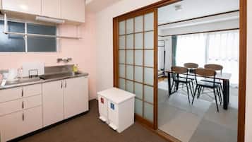 Family Apartment, Non Smoking (301) | Private kitchen | Fridge, microwave, stovetop, electric kettle