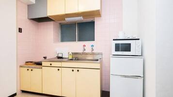 Fridge, microwave, stovetop, electric kettle