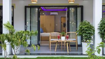 Deluxe Double Room, Garden View | Desk, free WiFi