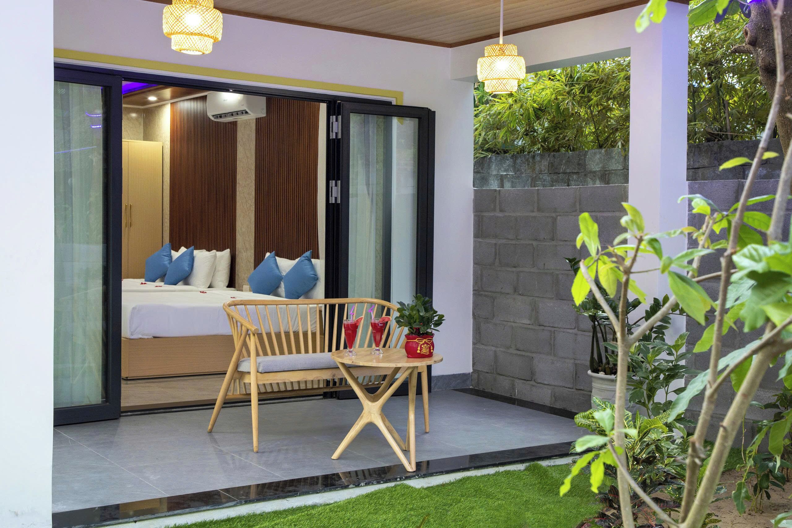 Quadrupla Deluxe, vista giardino | Una scrivania, Wi-Fi gratuito